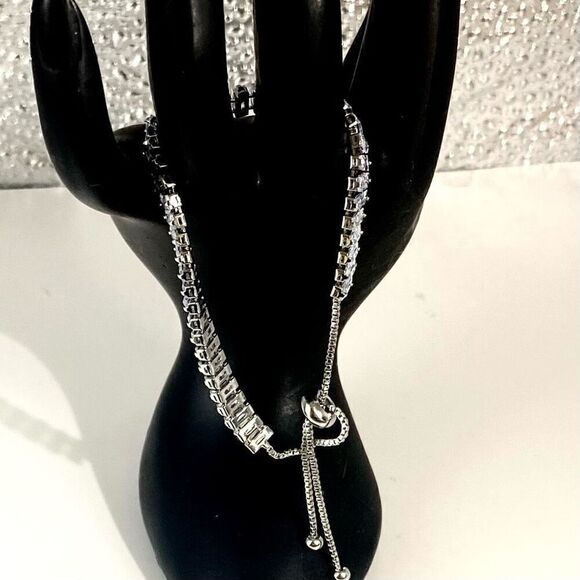 ASG2 Stunning 18k White Gold Adj. Tennis Bracelet w/ 40 Zircon Gems - Picture 3 of 11